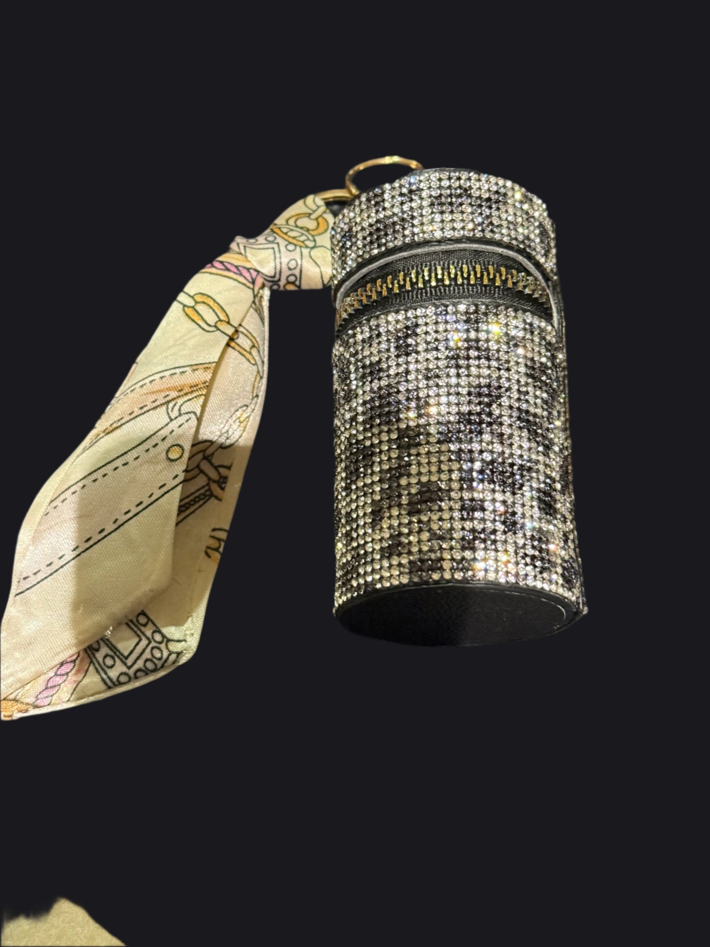 Lipstick bucket