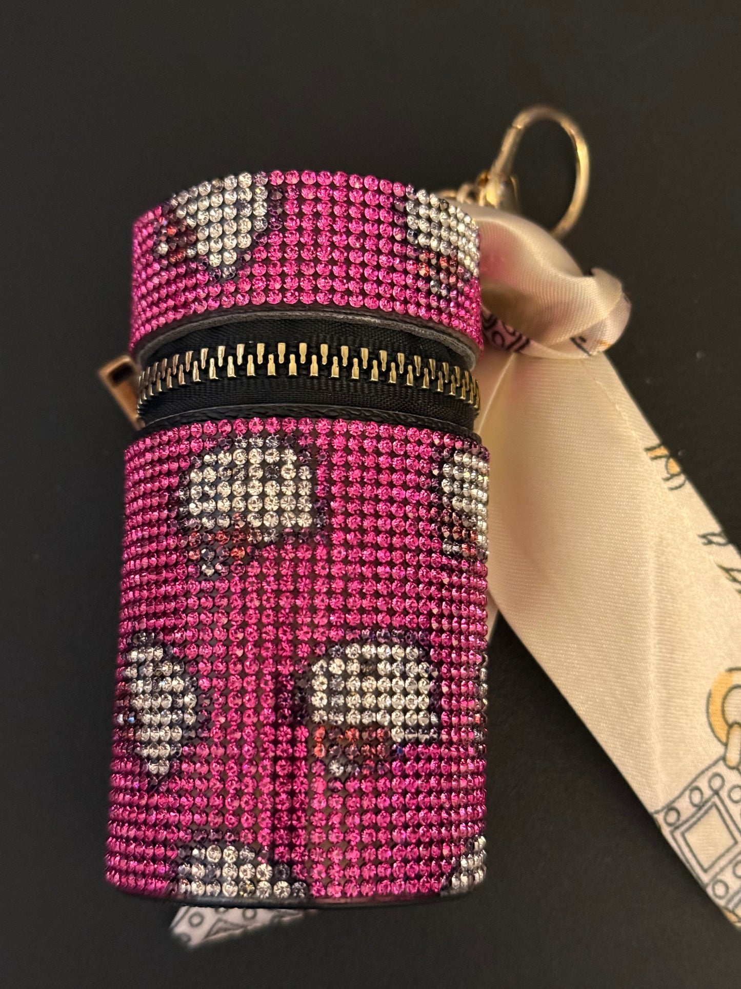 Lipstick bucket