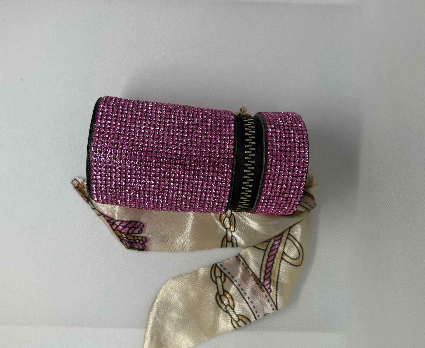 Lipstick bucket